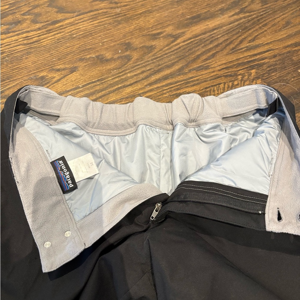 Patagonia H2NO Men’s Ski Snowboard pants with white contrast stitching - 38